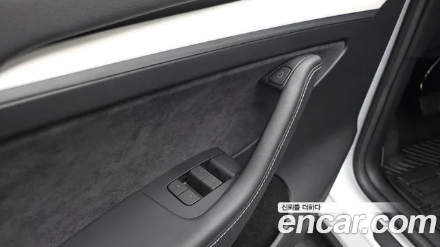 Tesla Model Y — Фото автомобиля 27