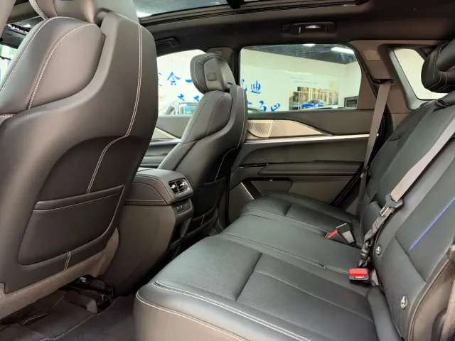 Cadillac XT5 — Фото автомобиля 9