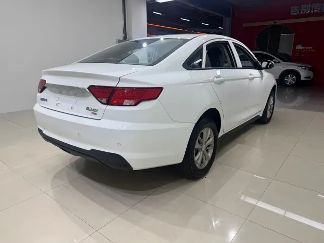Geely Emgrand — Фото автомобиля 5