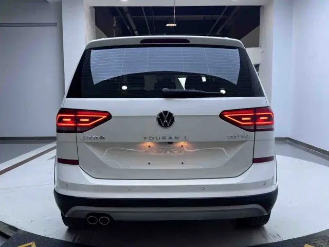 Volkswagen Touran — Фото автомобиля 5