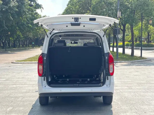Wuling Hongguang — Фото автомобиля 18
