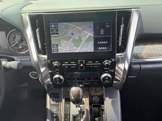 Toyota Alphard — Фото автомобиля 16