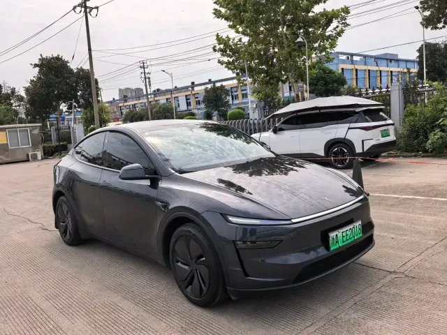 Tesla Model Y — Фото автомобиля 2