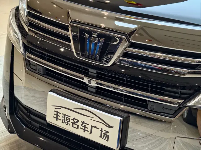 Toyota Vellfire — Фото автомобиля 23