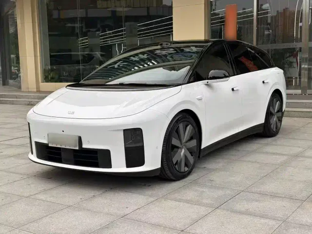 Фотография автомобиля — Li Auto i6