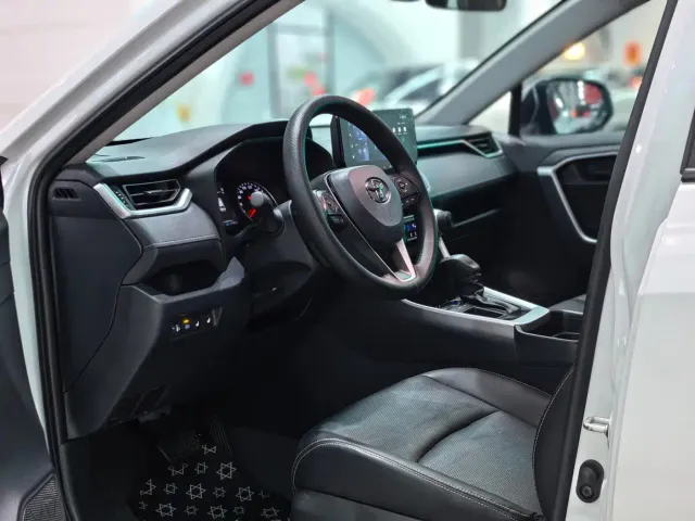 Toyota RAV4 — Фото автомобиля 5