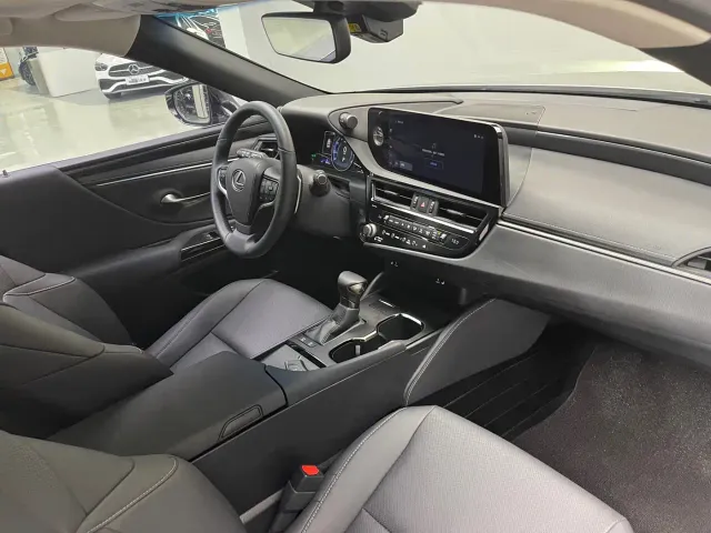 Lexus ES — Фото автомобиля 18