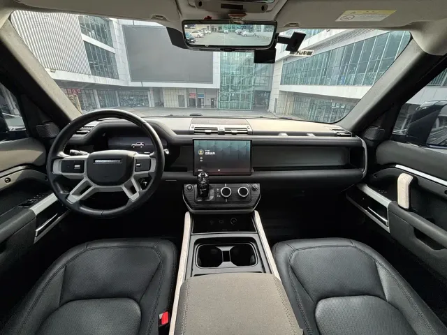 Land Rover Defender — Фото автомобиля 5