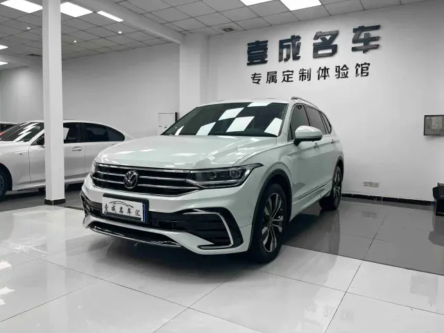 Фотография автомобиля — Volkswagen Tiguan L