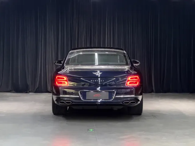 Bentley Flying Spur — Фото автомобиля 4