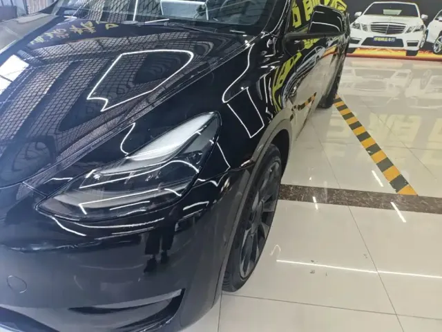 Tesla Model Y — Фото автомобиля 17