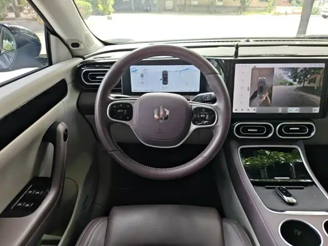 Leapmotor C11 — Фото автомобиля 10