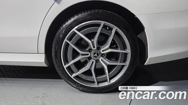 Mercedes-Benz E-Class — Фото автомобиля 16