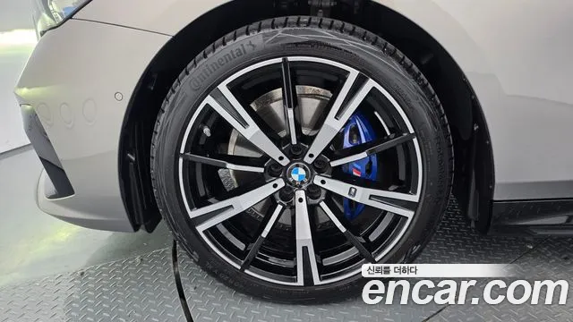 BMW 5-Series 5 серия (G60) 530i xDrive M Sport — Фото автомобиля 4