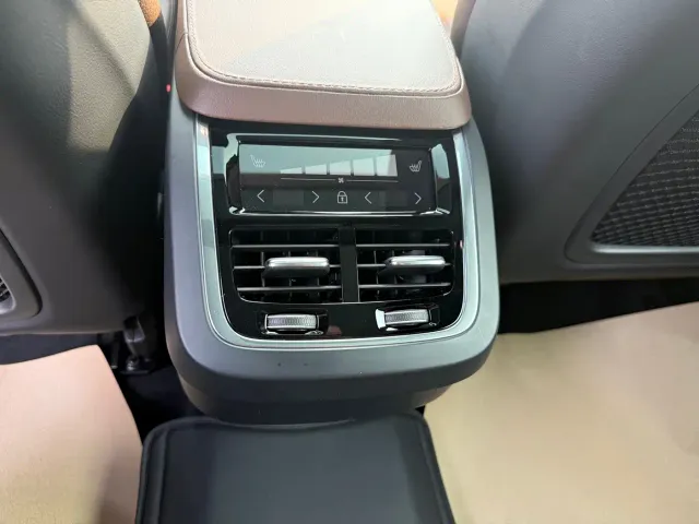 Volvo XC90 — Фото автомобиля 11