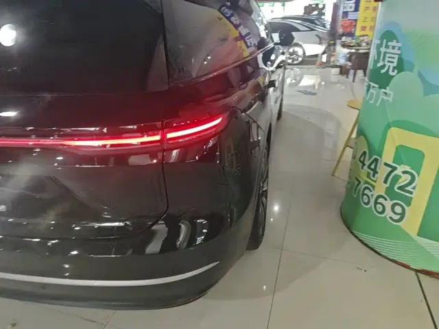 Nio ES8 — Фото автомобиля 7