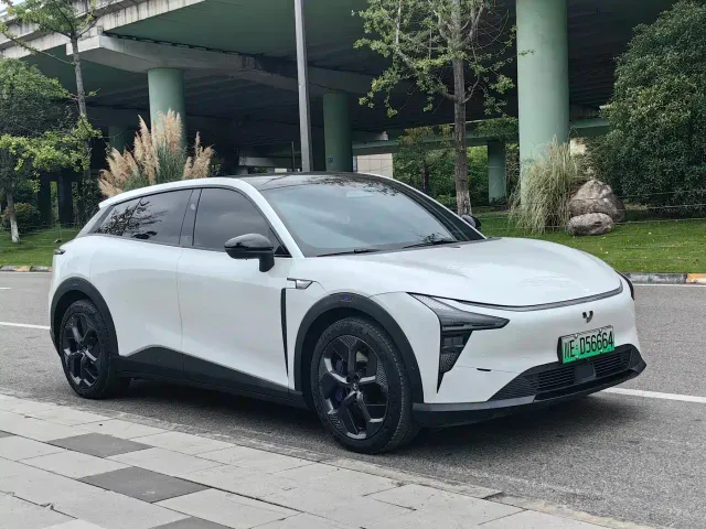 Jiyue Ji Yue 01 — Фото автомобиля 3