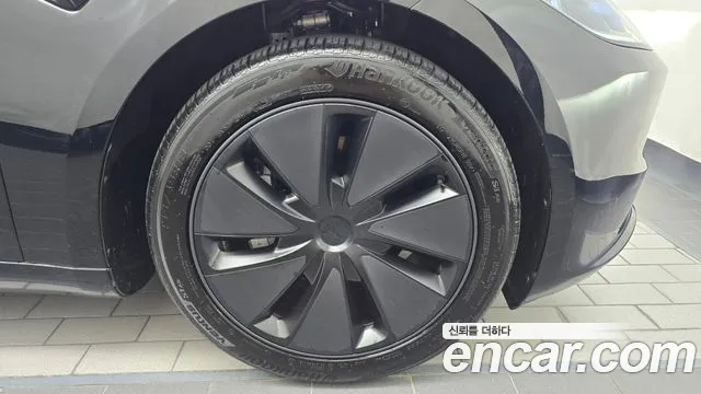 Tesla Model 3 — Фото автомобиля 6