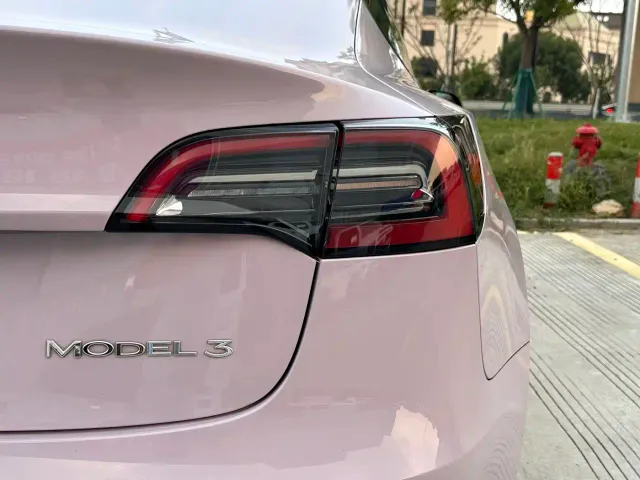 Tesla Model 3 — Фото автомобиля 5