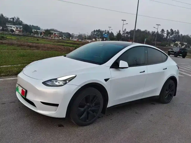 Фотография автомобиля — Tesla Model Y