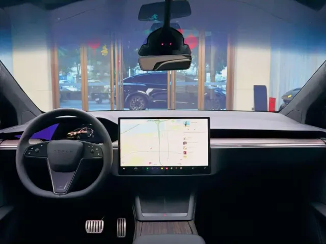 Tesla Model X — Фото автомобиля 8