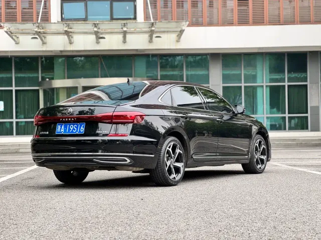 Volkswagen Passat — Фото автомобиля 5