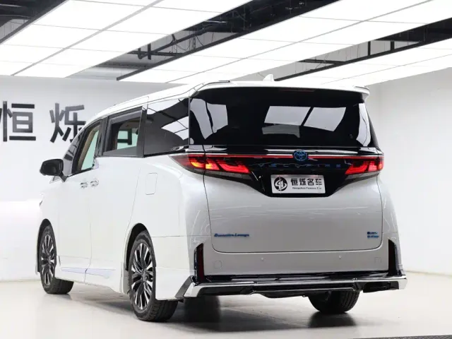 Toyota Vellfire — Фото автомобиля 26