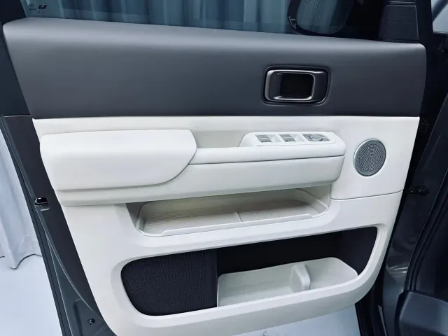 Li Auto MEGA — Фото автомобиля 21