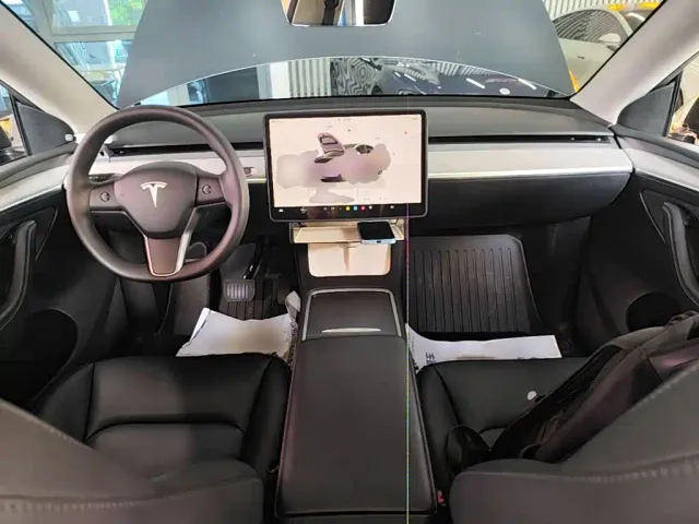 Tesla Model Y — Фото автомобиля 9
