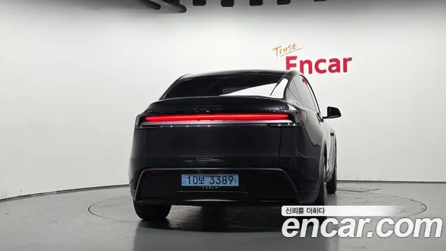 Tesla Model Y — Фото автомобиля 3