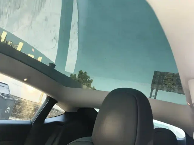 Tesla Model Y — Фото автомобиля 17