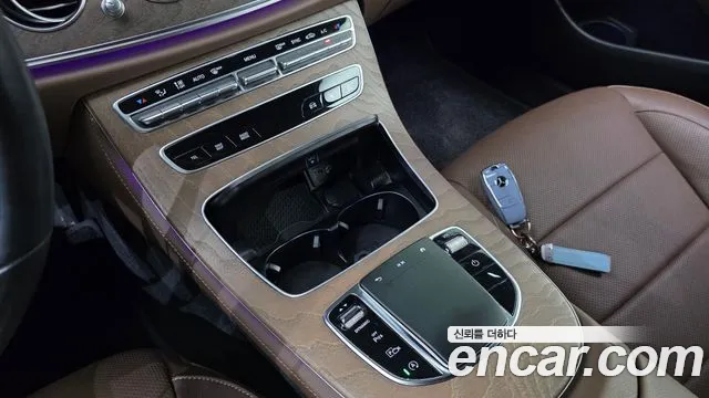 Mercedes-Benz E-Class — Фото автомобиля 22