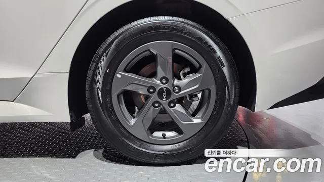 Kia K5 Новый K5 3 поколение 2.0 LPi(Для проката) — Фото автомобиля 21