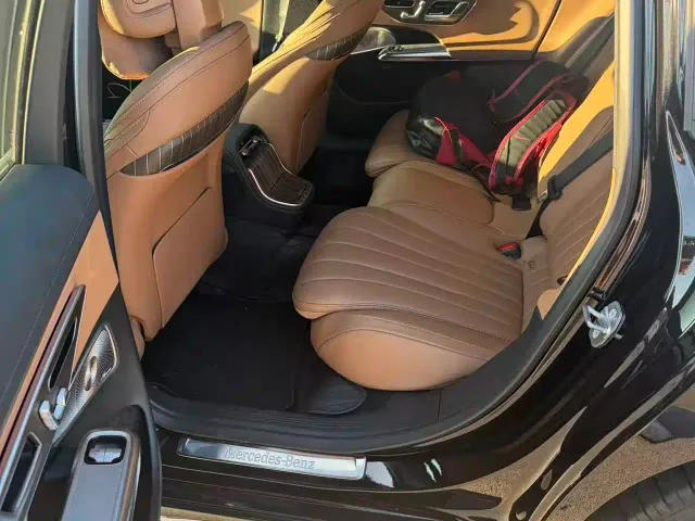 Mercedes-Benz E-Class — Фото автомобиля 4