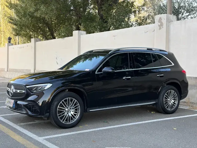 Фотография автомобиля — Mercedes-Benz GLC-Class