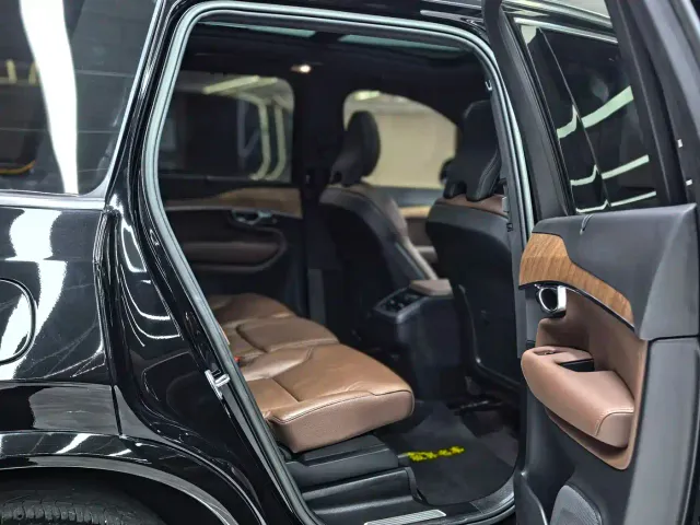Volvo XC90 — Фото автомобиля 13