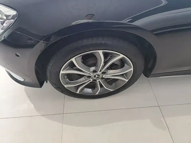 Mercedes-Benz E-Class — Фото автомобиля 22