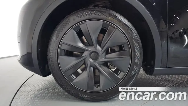 Tesla Model Y — Фото автомобиля 5