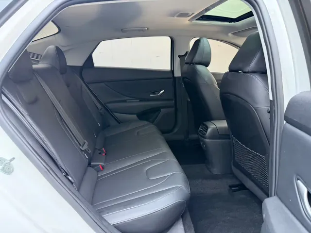 Hyundai Elantra — Фото автомобиля 10