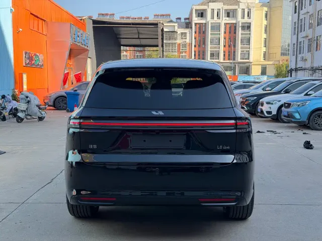 Li Auto L8 — Фото автомобиля 5