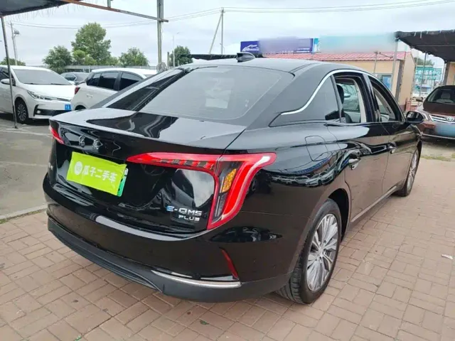 Hongqi E-QM5 — Фото автомобиля 4