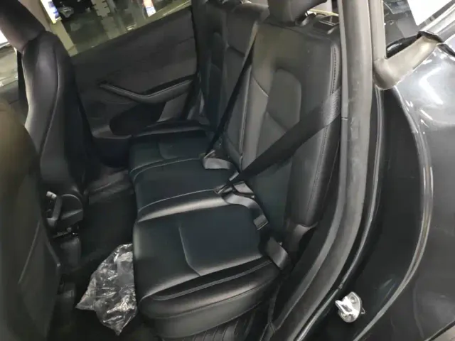 Tesla Model Y 2024 Rear-Wheel Drive Version — Фото автомобиля 16