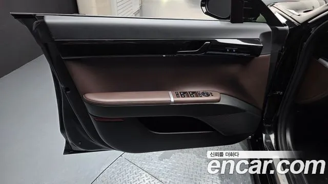 Hyundai Grandeur Grandeur (GN7) 2.5 Бензин 2WD — Фото автомобиля 18
