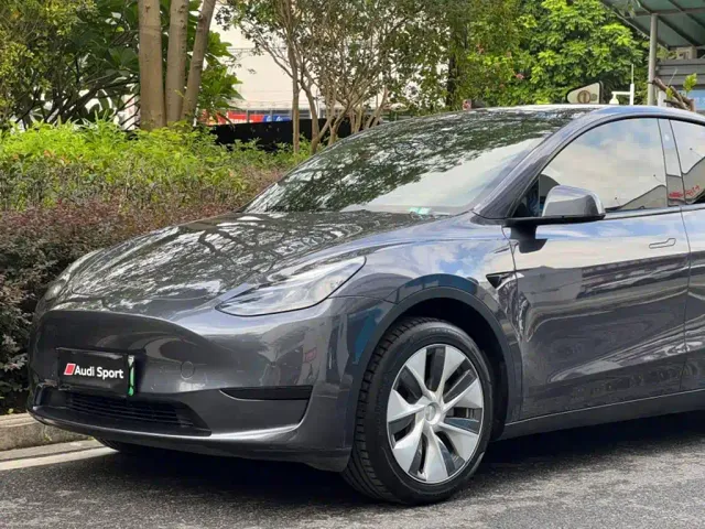 Tesla Model Y — Фото автомобиля 19