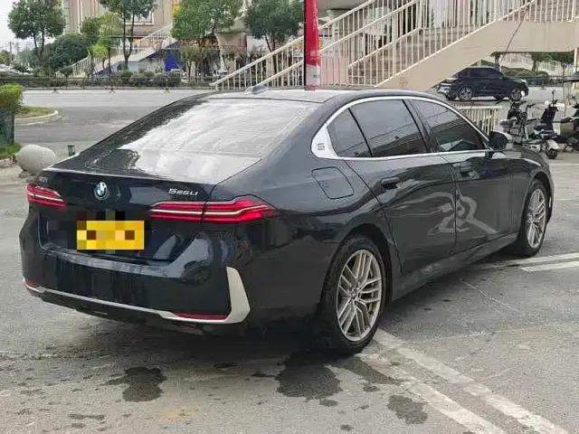 BMW 5 Series — Фото автомобиля 4