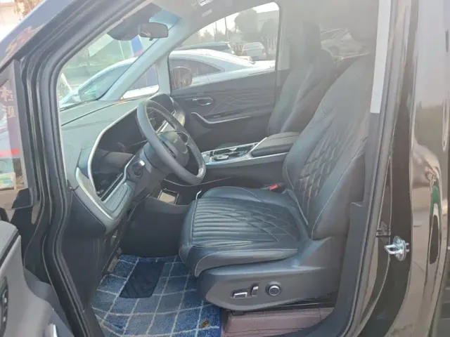Maxus G90 — Фото автомобиля 14