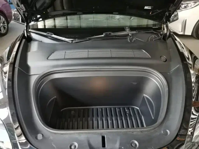 Tesla Model Y — Фото автомобиля 19