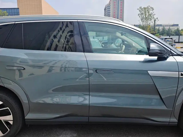 BYD Tang L — Фото автомобиля 21