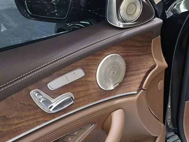 Mercedes-Benz E-Class — Фото автомобиля 7