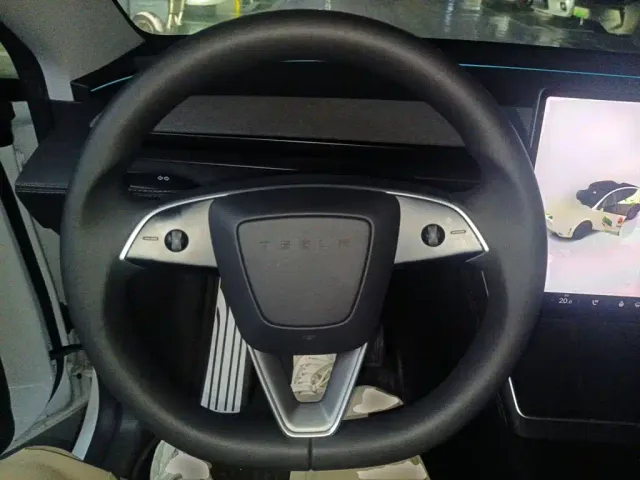 Tesla Model Y — Фото автомобиля 6